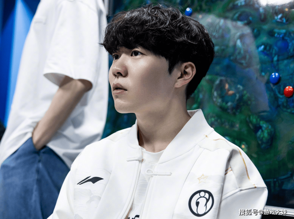 Rookie回归赛场，出色防守首场状态亮眼，巴塞罗那观众沸腾！